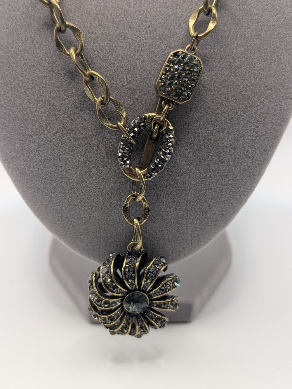 Antique Gold Tone Rhinestone Flower Y Necklace Statement Toggle Clasp